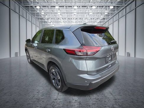 Certified 2025 Nissan Rogue SV FWD image 6