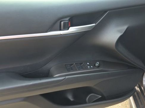 Used 2023 Toyota Camry SE FWD image 11