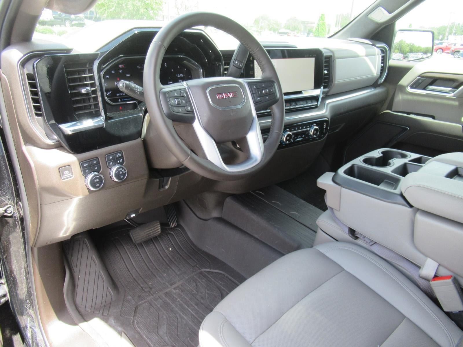 Used 2024 GMC Sierra 1500 SLT AWD/4WD image 17