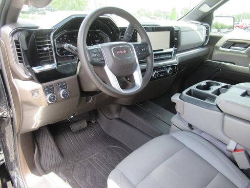 Used 2024 GMC Sierra 1500 SLT AWD/4WD image 17
