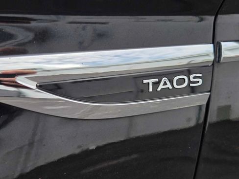 Used 2023 Volkswagen Taos SE w/ Panoramic Sunroof Package FWD image 10