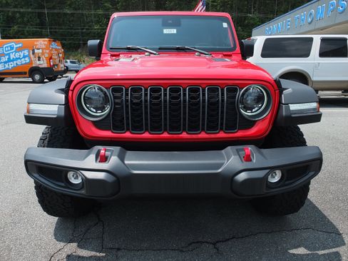 Used 2025 Jeep Wrangler Unlimited Rubicon AWD/4WD image 8
