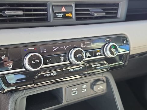 Used 2025 Honda Pilot Touring image 27