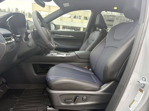 New 2026 INFINITI QX60 Sport image 11