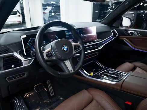Used 2025 BMW X7 xDrive40i w/ M Sport Package image 19