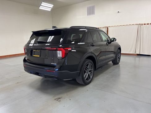 Used 2025 Ford Explorer ST-Line w/ Premium Package AWD/4WD image 7