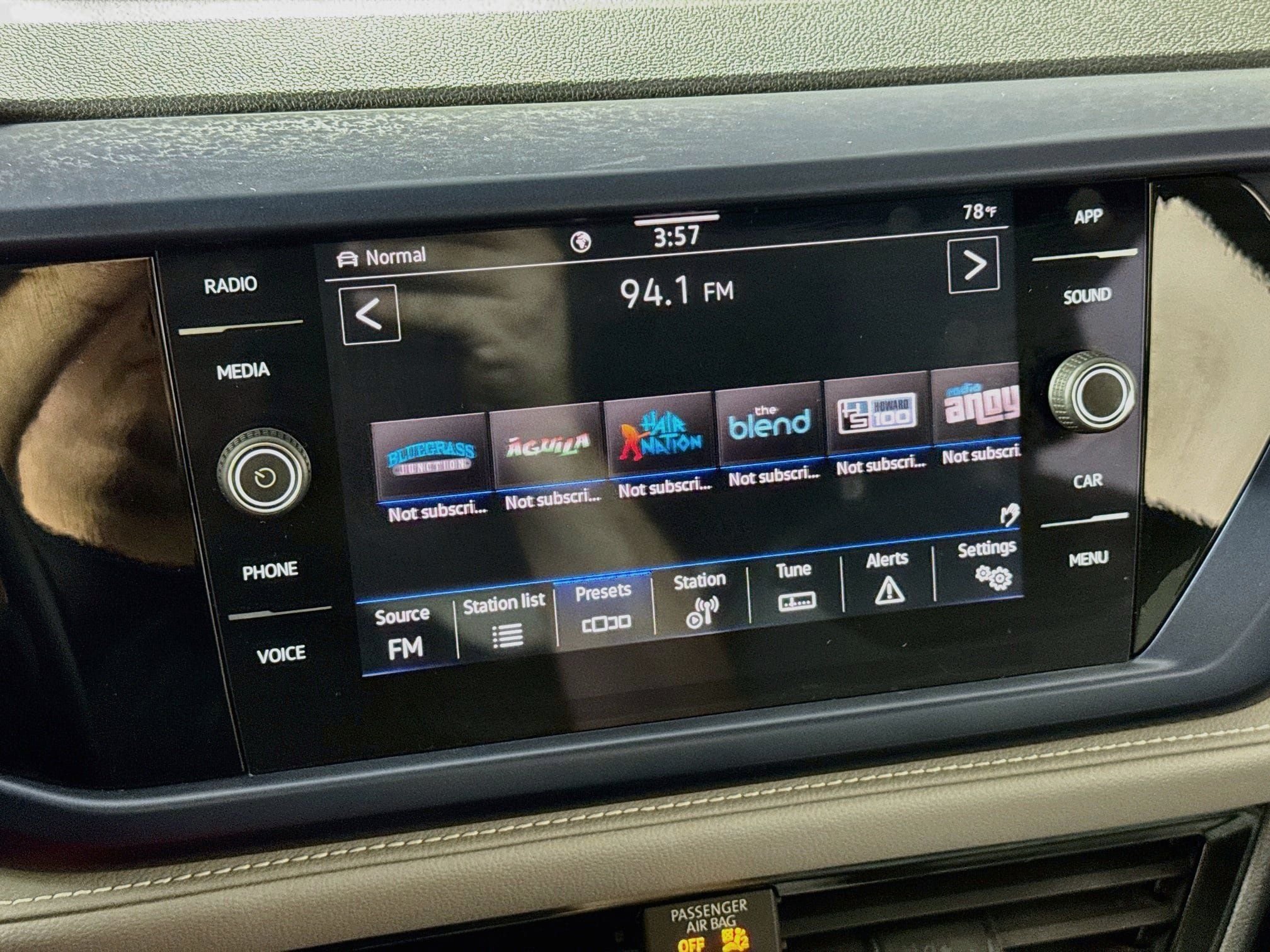 Used 2024 Volkswagen Taos SE AWD/4WD image 15
