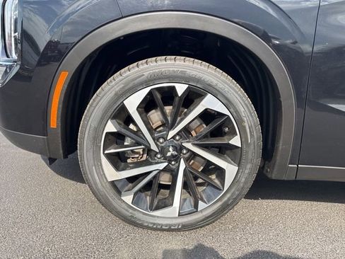 Used 2024 Mitsubishi Outlander AWD image 26