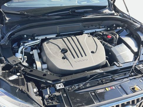 Certified 2023 Volvo XC60 B5 Ultimate w/ Climate Package image 28
