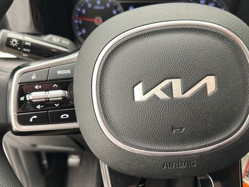 Used 2022 Kia Sorento LX AWD/4WD image 17
