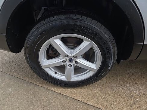 Used 2017 Ford Explorer XLT image 27