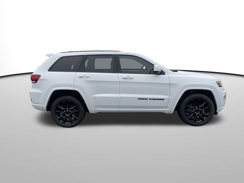 Used 2020 Jeep Grand Cherokee Altitude image 2