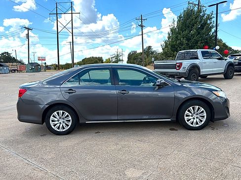Used 2013 Toyota Camry LE FWD image 4