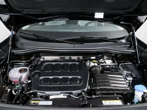 Certified 2025 Volkswagen Tiguan S w/ 18" Wheel Package image 36