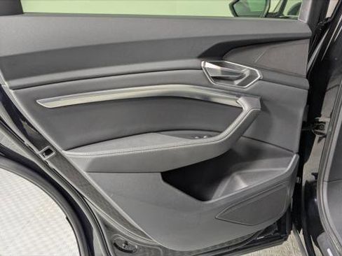 Used 2022 Audi e-tron Premium w/ Convenience Plus Package image 14