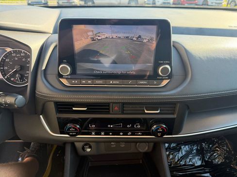 Used 2025 Nissan Rogue SV FWD image 30