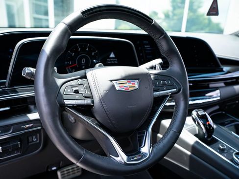 Used 2023 Cadillac Escalade ESV V w/ LPO, ONYX Package AWD/4WD image 31