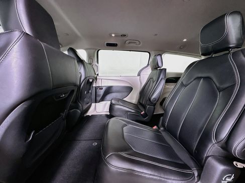 Used 2023 Chrysler Pacifica Touring-L AWD/4WD image 26
