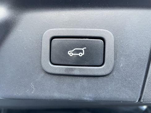 Used 2020 Land Rover Range Rover Velar S image 37