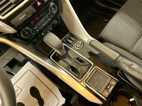 Used 2020 Mitsubishi Eclipse Cross LE image 17