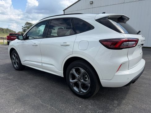 Used 2024 Ford Escape ST-Line w/ Tech Pack #1 AWD/4WD image 4