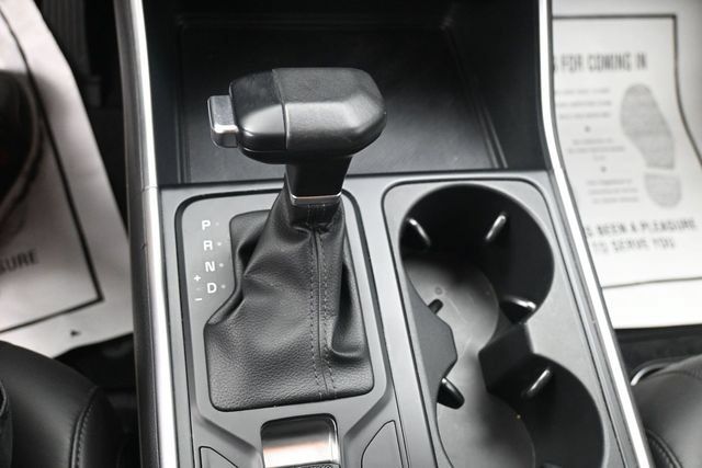 Used 2025 Kia Carnival FWD image 13
