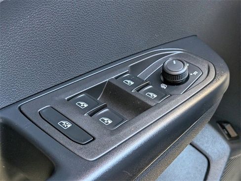 Certified 2024 Volkswagen Taos SE image 28