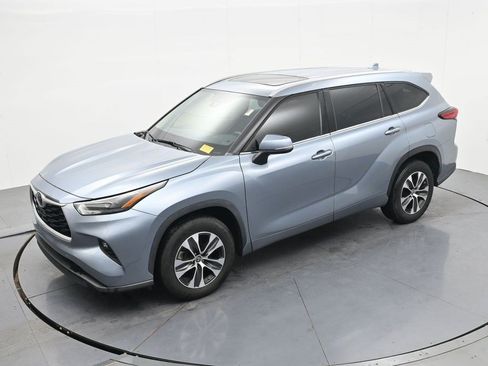 Used 2022 Toyota Highlander XLE FWD image 17