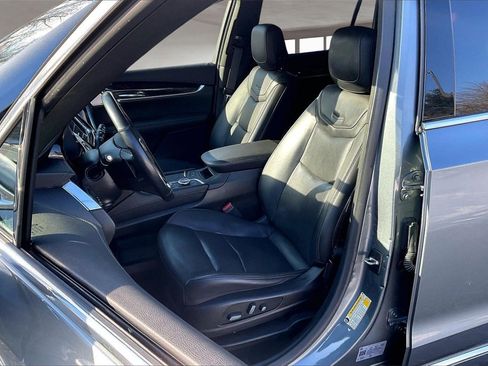 Used 2022 Cadillac XT6 Premium Luxury w/ Technology Package image 21