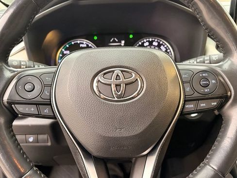 Used 2020 Toyota RAV4 XLE w/ XLE Grade Weather Package AWD/4WD image 18