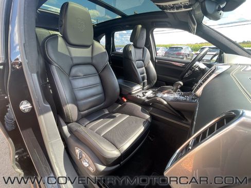 Used 2016 Porsche Cayenne Turbo S image 28