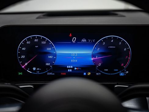 Used 2024 Mercedes-Benz GLB 250 4MATIC image 28