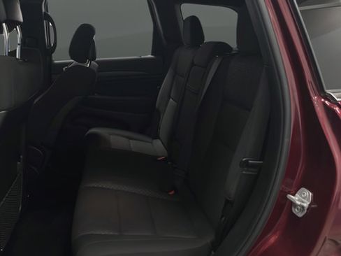 Used 2019 Jeep Grand Cherokee Laredo AWD/4WD image 22
