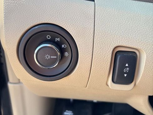 Used 2016 Ford Taurus SE image 22