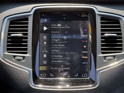 Used 2018 Volvo XC90 T6 Momentum w/ Convenience Package AWD/4WD image 3