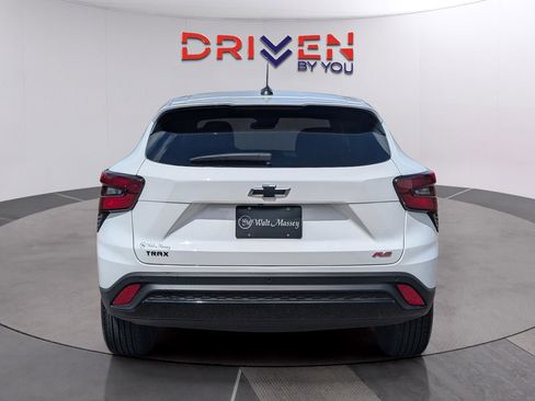 New 2026 Chevrolet Trax RS w/ Sunroof Package FWD image 4