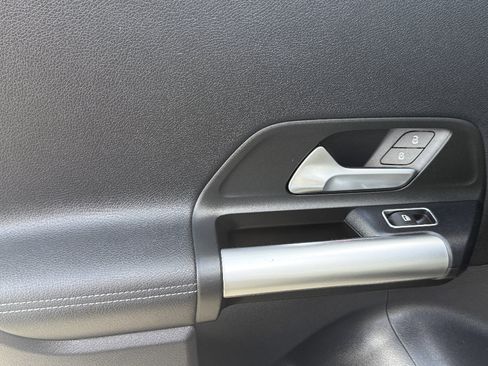 Used 2025 Mercedes-Benz GLA 250 image 24