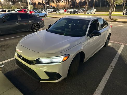 Used 2022 Honda Civic Sport image 2