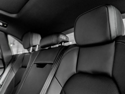 Certified 2026 Porsche Macan AWD/4WD image 30