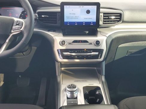 Used 2024 Ford Explorer XLT image 28