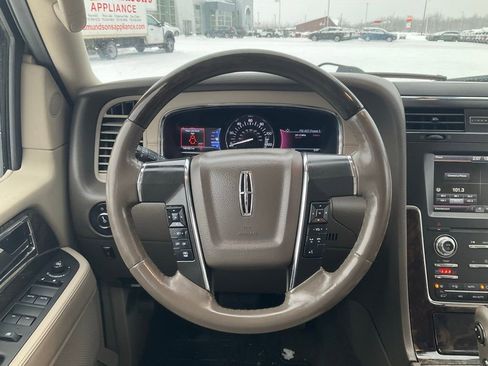 Used 2015 Lincoln Navigator 4WD image 7