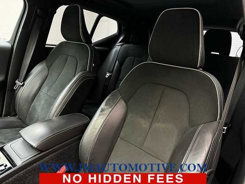 Used 2020 Volvo XC40 T5 R-Design image 13