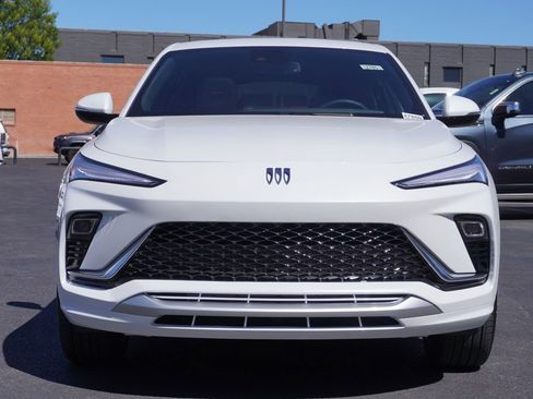 Certified 2025 Buick Envista Avenir image 5