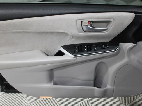 Used 2015 Toyota Camry XSE w/ Advanced Technology Package image 6