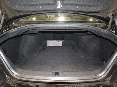 Used 2017 INFINITI Q70 L 3.7 w/ Deluxe Touring Package AWD/4WD image 16