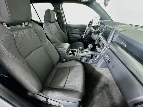Used 2025 Toyota 4Runner SR5 AWD/4WD image 31