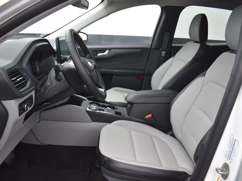 New 2025 Ford Escape SE FWD image 10