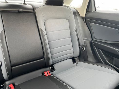 Used 2025 Volkswagen Jetta SE image 38