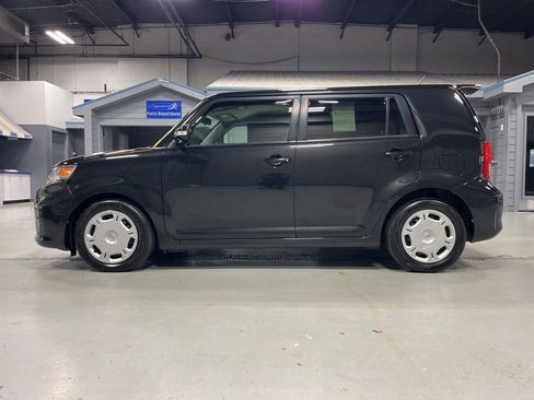 Used 2011 Scion xB FWD image 5