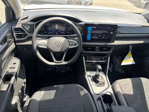 New 2026 Volkswagen Taos SE FWD image 8